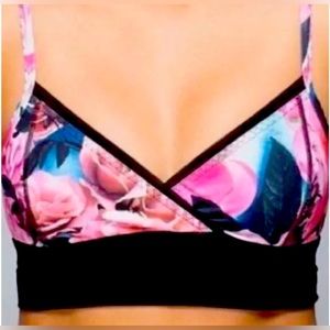 Lululemon Ujjayi Sports Bar size 4 Secret Garden